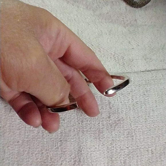 Silvertone hinged crystal 🔮 bracelet - Picture 4 of 5